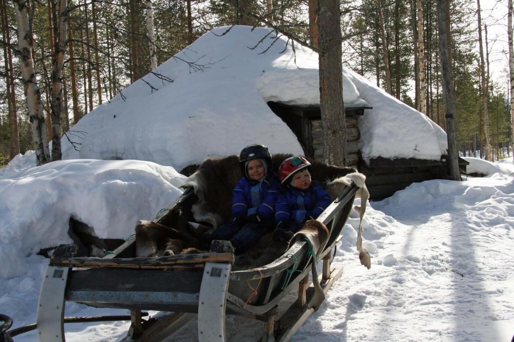 Готель Holiday Center Luppo Pyhatunturi Екстер'єр фото